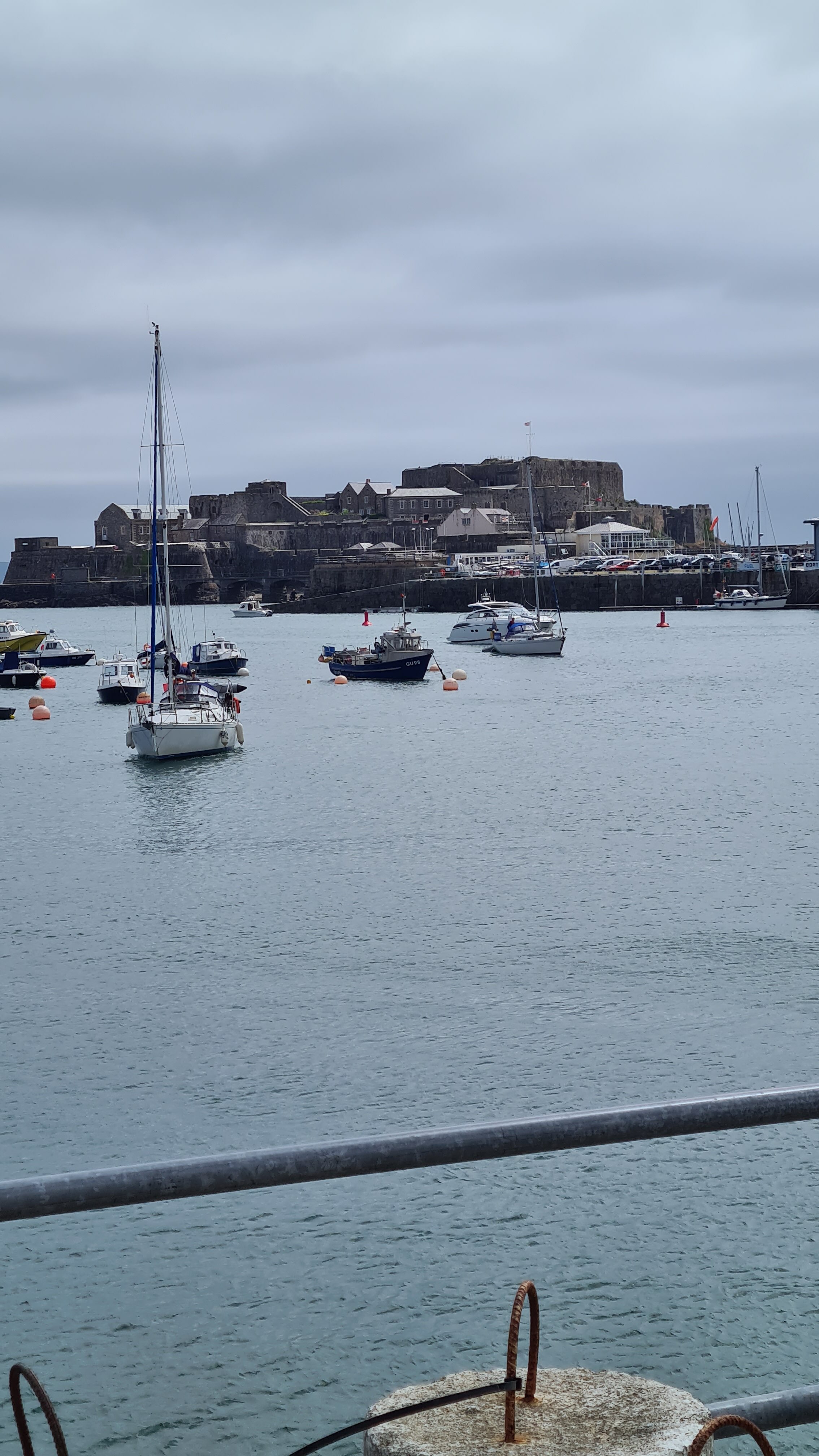 Castle Cornet vor der Küste
